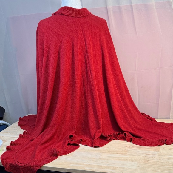 Chic Ruffled Red Women's Ruana Wrap Poncho OS - Picture 4 of 7